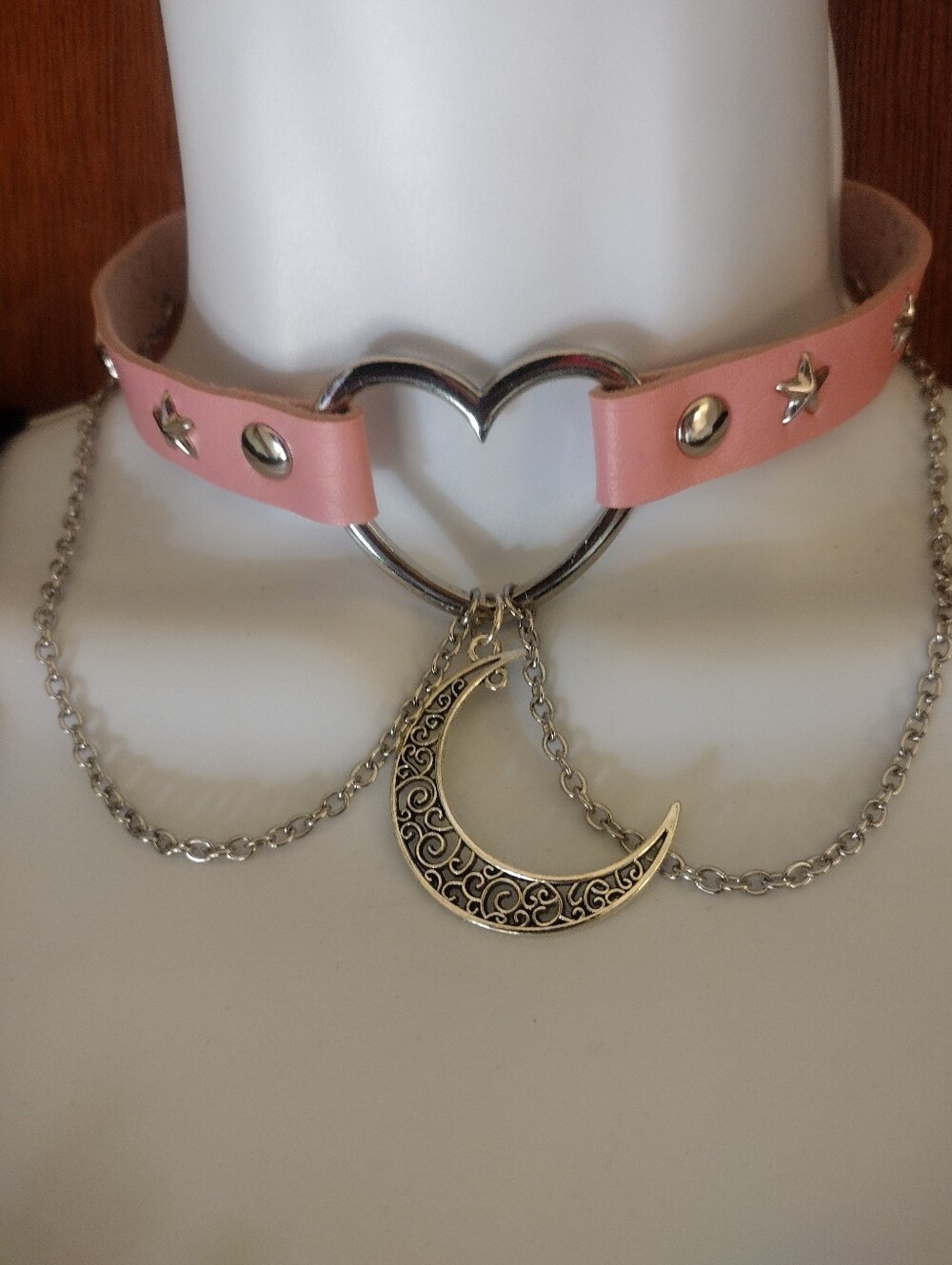 Pink Heart Ring Choker Necklace with Crescent Moon Pendant